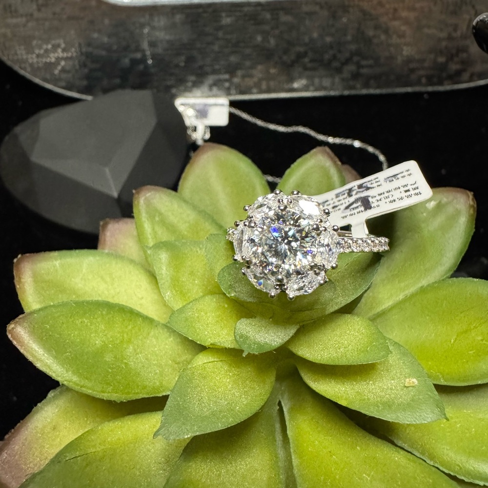 2CT Elegant Halo Floral Engagement Ring